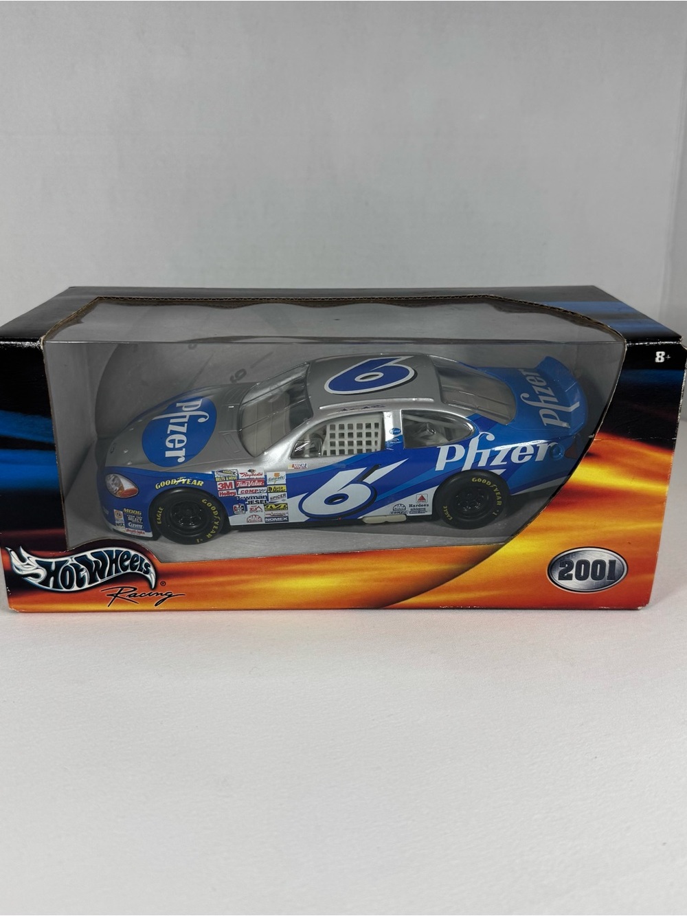 2001 Mark Martin #6 Pfizer Ford Taurus 1:24 diecast Hot Wheels Racing NASCAR nib